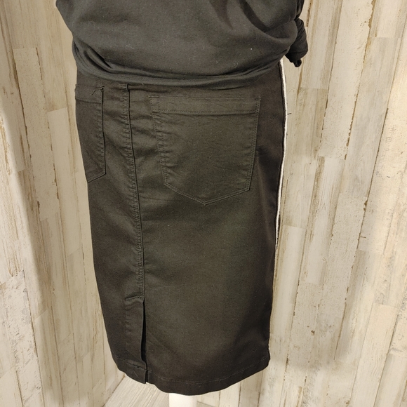 New BlankNYC black skirt with side stripe sz 4(27) - Picture 6 of 15